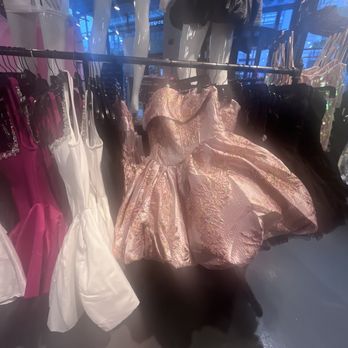 AKIRA - Women's Clothing Near Me - Chicago, Illinois AKIRA - Women's Clothing Near Me - Chicago, Illinois
