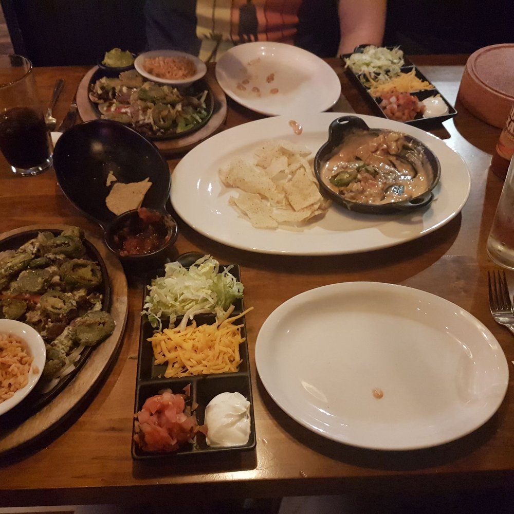 Lone Star Texas Grill - Dirty nachos and cilantro steak fajitas - Tex-Mex Near Me - Etobicoke, Ontario Lone Star Texas Grill - Dirty nachos and cilantro steak fajitas - Tex-Mex Near Me - Etobicoke, Ontario