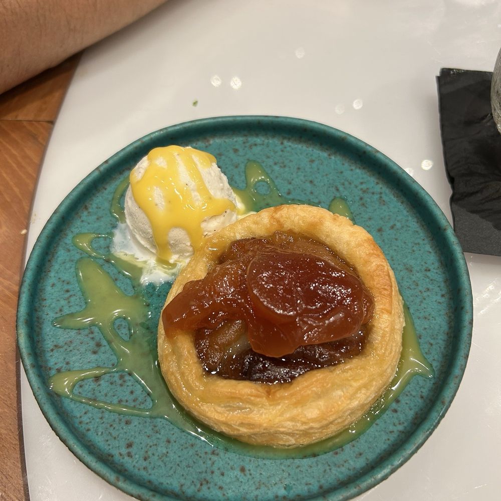 Piko Kitchen + Bar - Apple tart - Cocktail Bars Near Me - Honolulu, Hawaii