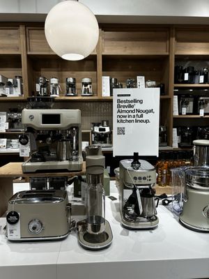 Crate & Barrel by null
