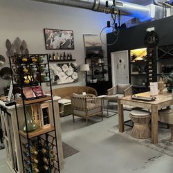 Frederick’s Wine Room