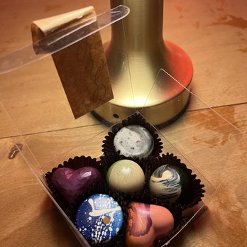 Daniel Corpuz Chocolatier - a box of chocolates - Chocolatiers & Shops Near Me - New York, New York Daniel Corpuz Chocolatier - a box of chocolates - Chocolatiers & Shops Near Me - New York, New York