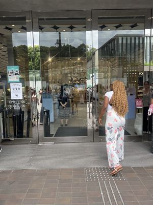 @cosme STORE LUMINE EST Shinjuku Store by null