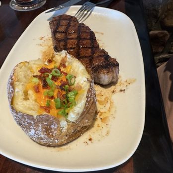 LongHorn Steakhouse - Steak and potato - Steakhouses Near Me - Castleton, Indiana