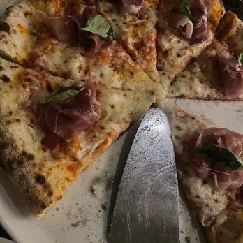 Harry's - Pizza very under done - Steakhouses Near Me - Cancún, ROO Harry's - Pizza very under done - Steakhouses Near Me - Cancún, ROO