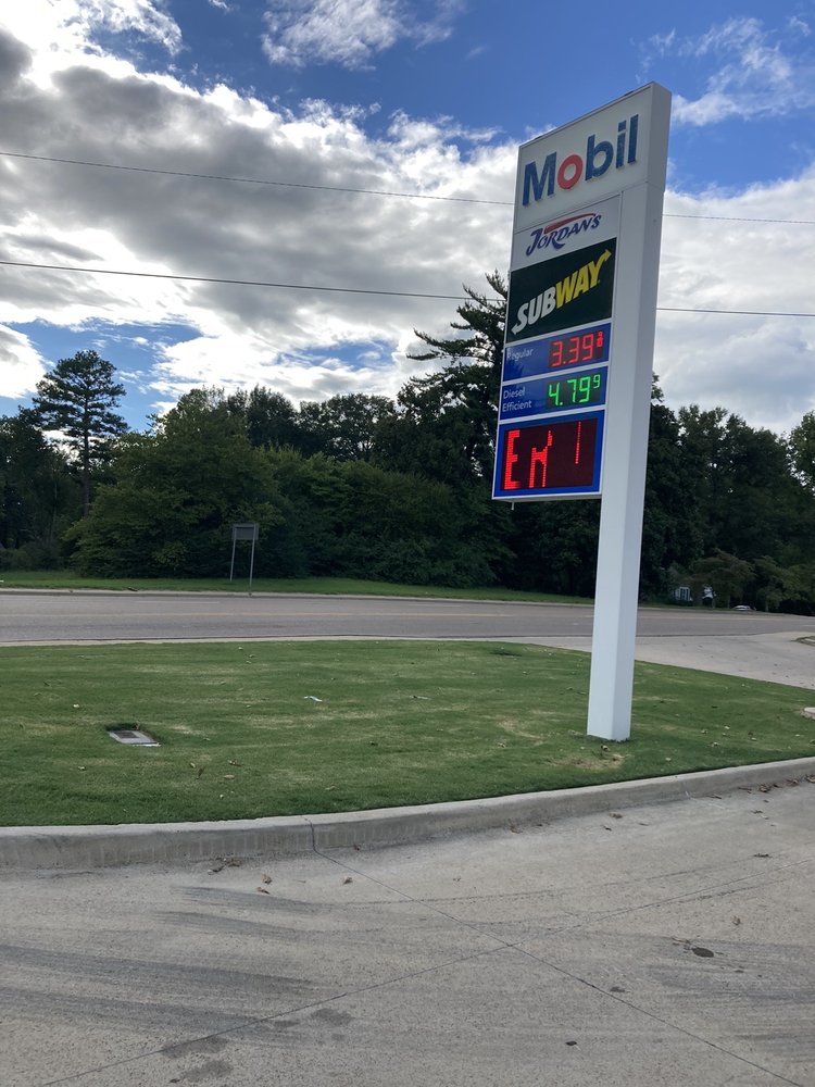 LOVELL SERVICE STATION / JORDAN’S KWIK STOP 61 440 Forest Ave