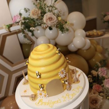 Cinderella Cakes - Happy 1st Bee Day - Desserts Near Me - Laguna Niguel, California Cinderella Cakes - Happy 1st Bee Day - Desserts Near Me - Laguna Niguel, California