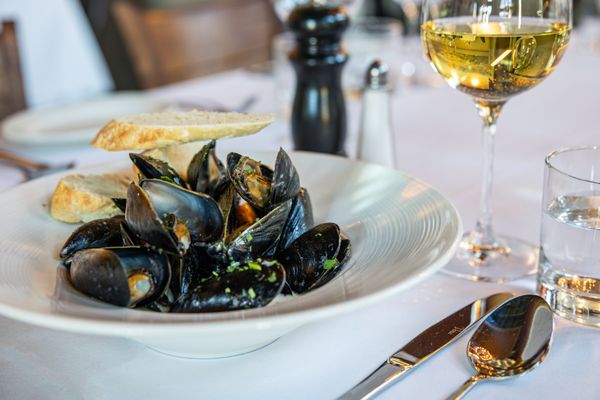 Resto L'Antoinette French American Bistro by null