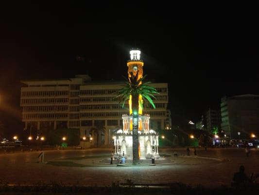 Konak Meydanı by null