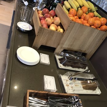 British Airways Lounge - Fruits & drinks - Airport Lounges Near Me British Airways Lounge - Fruits & drinks - Airport Lounges Near Me