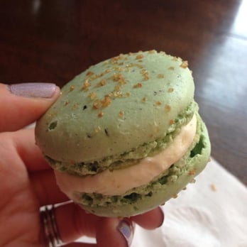 Marche de Macarons - Green tea macaron with buttercreme filling and a candied ginger center. - Macarons Near Me - Savannah, Georgia Marche de Macarons - Green tea macaron with buttercreme filling and a candied ginger center. - Macarons Near Me - Savannah, Georgia