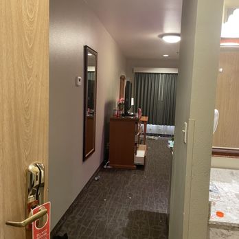 Redmond Inn - Filthy room - Hotels Near Me - Redmond, Washington Redmond Inn - Filthy room - Hotels Near Me - Redmond, Washington