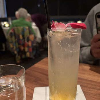 Perry's Steakhouse & Grille - Park Meadows - Mango Fizz Soda - Steakhouses Near Me - Lone Tree, Colorado Perry's Steakhouse & Grille - Park Meadows - Mango Fizz Soda - Steakhouses Near Me - Lone Tree, Colorado