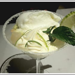 Il Sasso - Mojito hecho postre, con crema de menta,  crocantes de almendras y menta