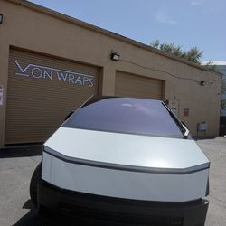 Von Wraps & Design - Cyberbeast in satin white sparkle PPF