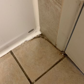 Quality Inn Show Low - Filth all around the bathroom - Hotels Near Me - Show Low, Arizona