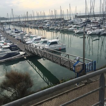 Hôtel Ibis - Harbour view - look at the walkway - Hotels Near Me - Granville, 50