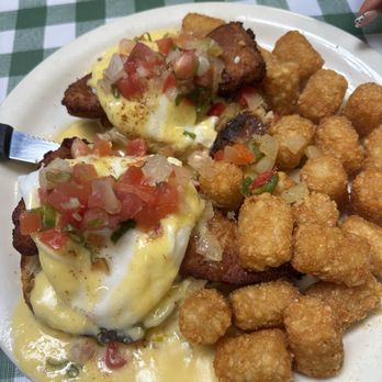 Cinnamon's Restaurant - Macadamia Nut Crusted Mahi Plate (Lunch Is 11-2) - Pancakes Near Me - Kailua, Hawaii