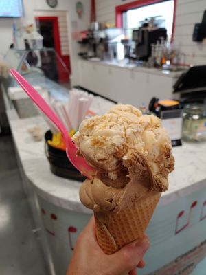 Mimi's Ice Cream & Coffee Shoppe by null