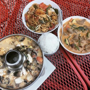 Deejai Thai - Tom Kha Soup Drunken Noodles Red Curry - Thai Near Me - Charlotte, North Carolina