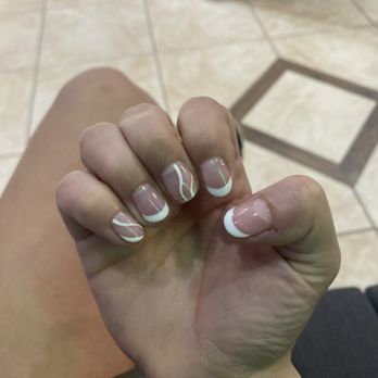 Lynn's Nail Salon - Nail Salons Near Me - Saint Peters, Missouri