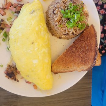 Sweet E's Cafe - Kahula omelet with fried rice - Cafes Near Me - Honolulu, Hawaii