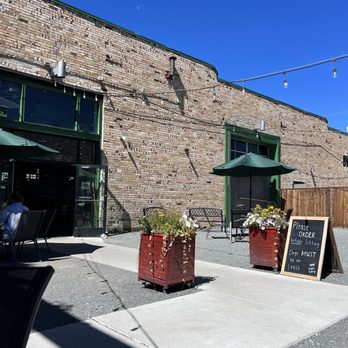 Simple Eatery - Outside eating area - Bakeries Near Me - Buena Vista, Colorado