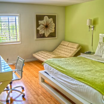 The Capri Hotel - Capri_Room3 (this is after we made the bed the next morning) - Hotels Near Me - Ojai, California