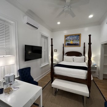 20 South Battery - Carriage House Bedroom - Hotels Near Me - Charleston, South Carolina