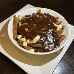 The Beerded Dog - poutine