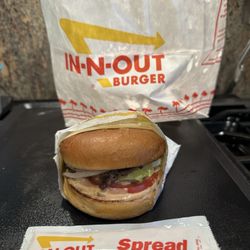 In-N-Out Burger - Where's the beef-.. fist time I got a spread packet-