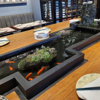 Palette Tea Garden & Dim Sum - Community table with fish - Dim Sum Near Me - San Mateo, California