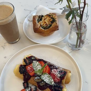 Criterion coffee - Banana Date Latte French Crepe Rolls with Ricotta and Fresh Berries - Coffee & Tea Near Me - Pasadena, California Criterion coffee - Banana Date Latte French Crepe Rolls with Ricotta and Fresh Berries - Coffee & Tea Near Me - Pasadena, California