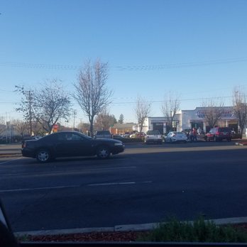 El Pollo Loco - Pic of the parking lot from the drive thru line - Mexican Near Me - Hayward, California