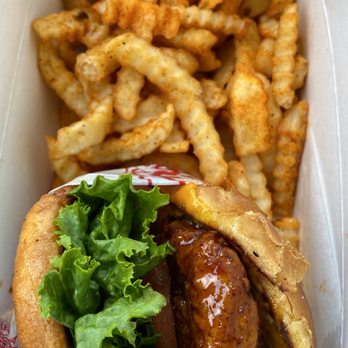 Lettuce Feast - Lacked flavor. Hot honey was more honey than hot. Fries lacked flavor and were lukewarm 2/10 very underwhelming. - Food Trucks Near Me