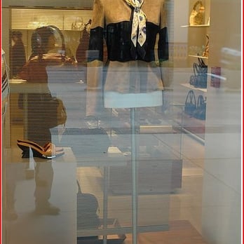 Salvatore Ferragamo - Women's Clothing Near Me - Sants Clara, California Salvatore Ferragamo - Women's Clothing Near Me - Sants Clara, California
