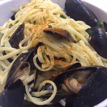 The Oyster Bar - Linguini. They ran out of clams so substituted with mussels. - Bars Near Me - Stateline, Nevada