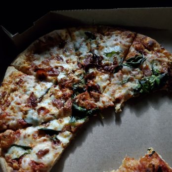 Domino's Pizza - Medium size pizza with regular sauce and bacon and spinach toppings - Pizza Near Me - Birmingham, Alabama Domino's Pizza - Medium size pizza with regular sauce and bacon and spinach toppings - Pizza Near Me - Birmingham, Alabama