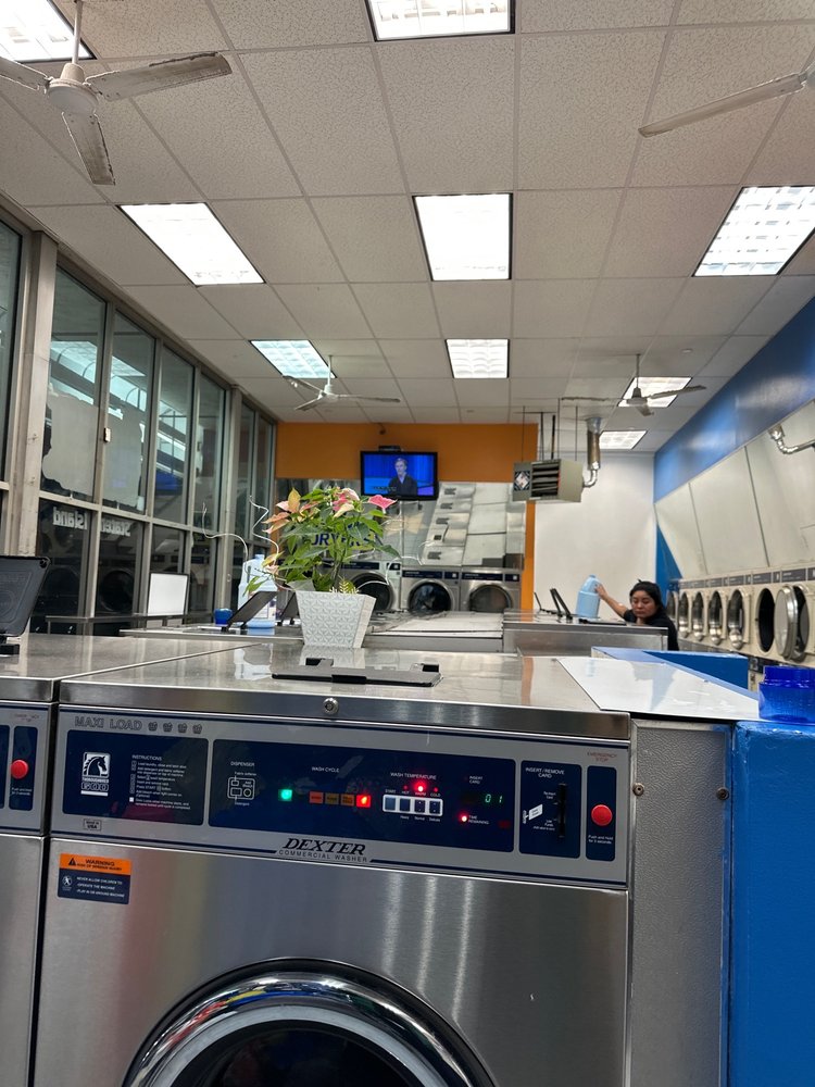 SUPER CLEAN LAUNDROMAT Updated August 2024 12 Reviews 1501 Hylan Blvd, Staten Island, New