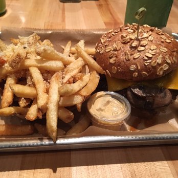 Big Buns - Custom burger with Parmesan truffle fries - Burgers Near Me - Arlington, Virginia