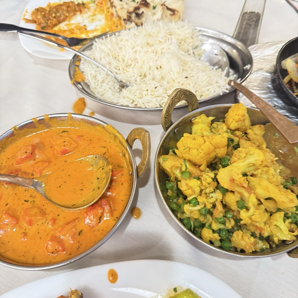 Rice butter chicken cauliflower with peas eggplant and a bbq tandoori ck plate ! Rice butter chicken cauliflower with peas eggplant and a bbq tandoori ck plate !