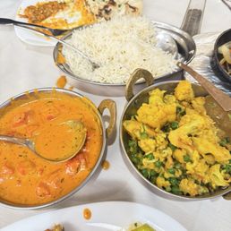 Rice  butter chicken cauliflower with peas eggplant and a bbq tandoori ck plate !