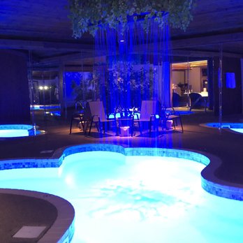 Sybaris Pool Suites - Hotels Near Me - Northbrook, Illinois