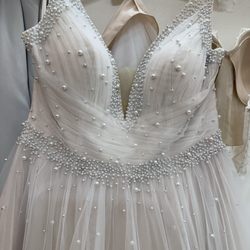 Anderson's Bride - Sweet bodice that makes an elegant look.