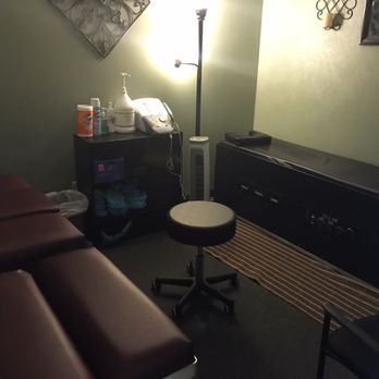 Brewer Chiropractic Clinic - Therapy Room - Chiropractors Near Me - Arlington, Texas Brewer Chiropractic Clinic - Therapy Room - Chiropractors Near Me - Arlington, Texas