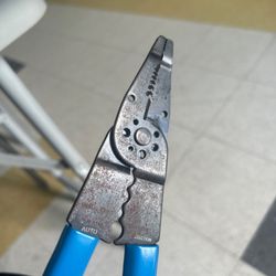 Lincoln College of Technology - Rusted tools due to improper maintenance of school