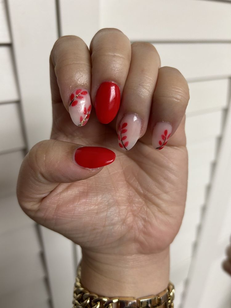 Star Hair & Nails Logo