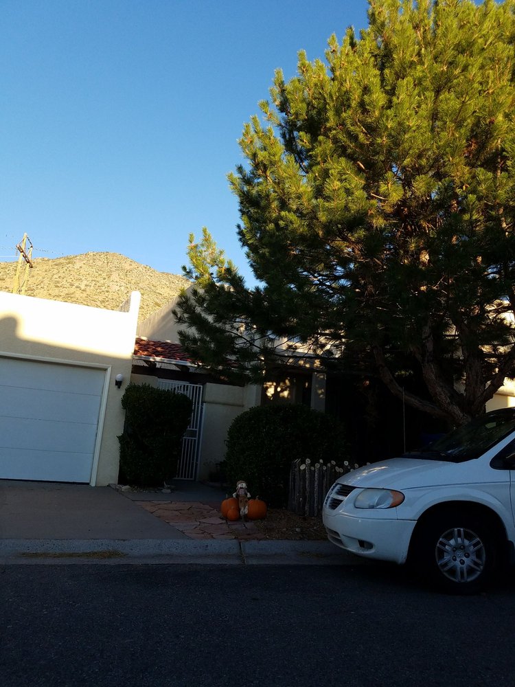 THE POINTE CONDOMINIUMS Updated July 2024 13100 Candelaria Rd NE