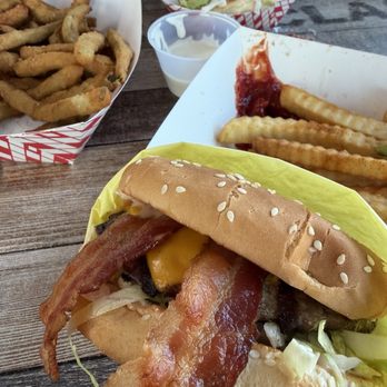 Super Tom's Burgers - Bacon cheese burger - Burgers Near Me - Bakersfield, California Super Tom's Burgers - Bacon cheese burger - Burgers Near Me - Bakersfield, California