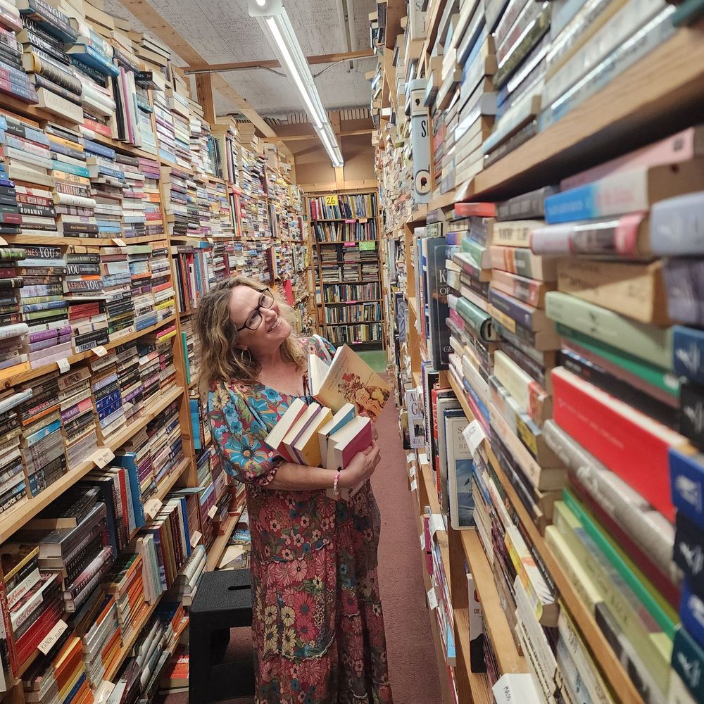 Chamblin Bookmine - Bookstores Near Me - Jacksonville, Florida